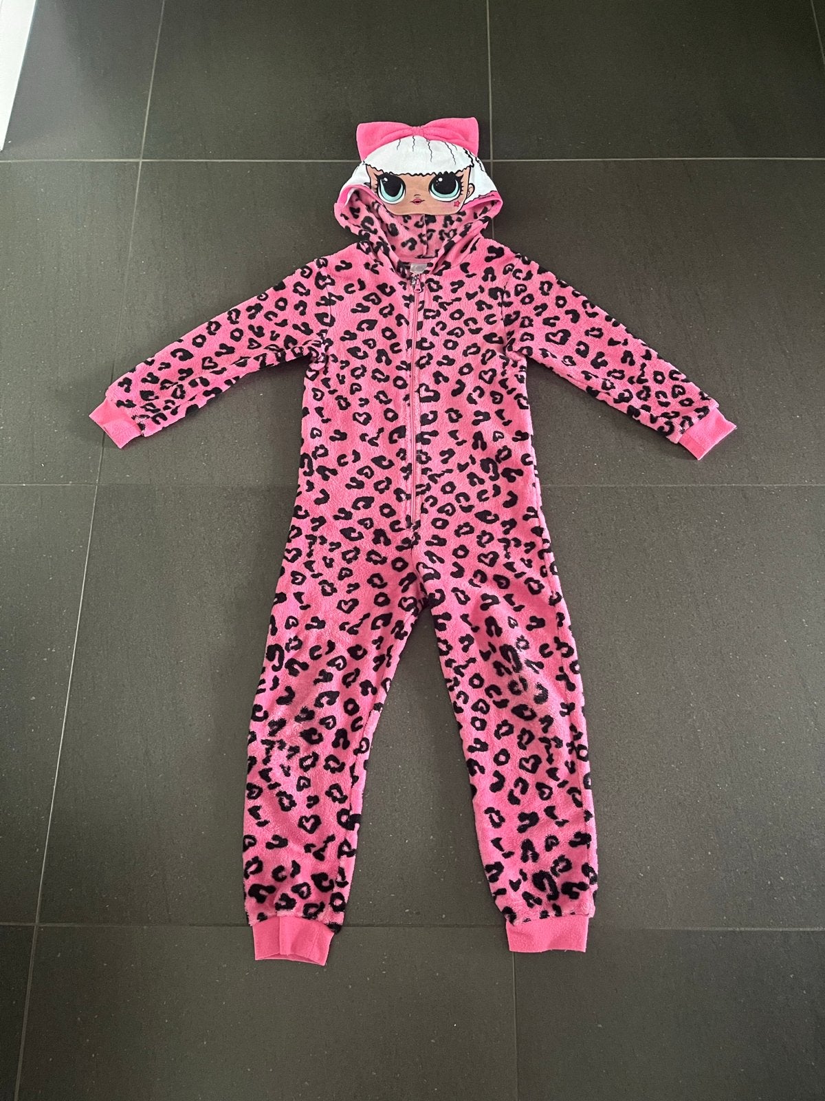 Roze LOL onesie maat 122/128, Ophalen of Verzenden, Gebruikt, Meisje, Nacht- of Onderkleding