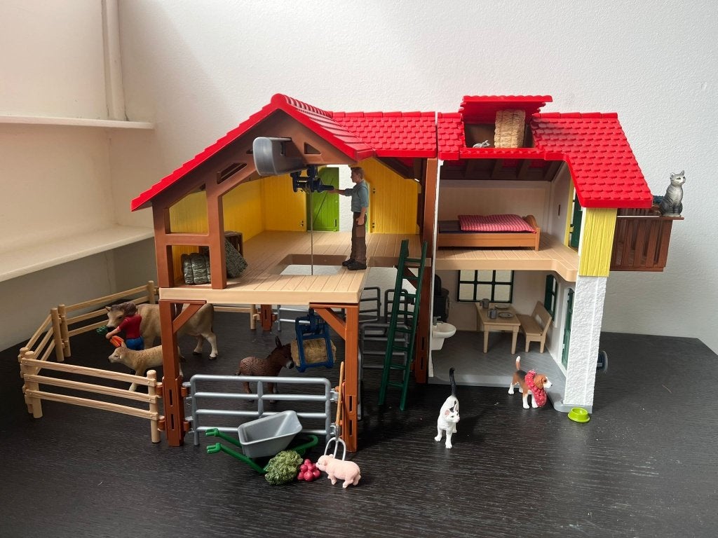 Schleich farm world boerderij met stal en dieren, Ophalen, Zo goed als nieuw