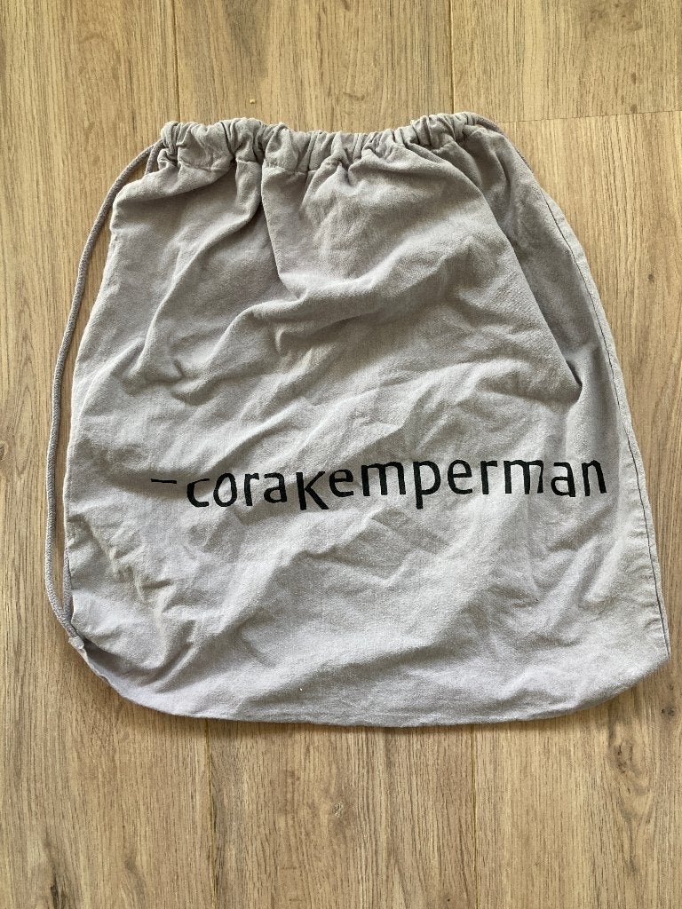 Grijs katoenen rugtasje/kledingzak - Cora Kemperman, Gebruikt, 25 tot 40 cm, Ophalen of Verzenden, Overige merken