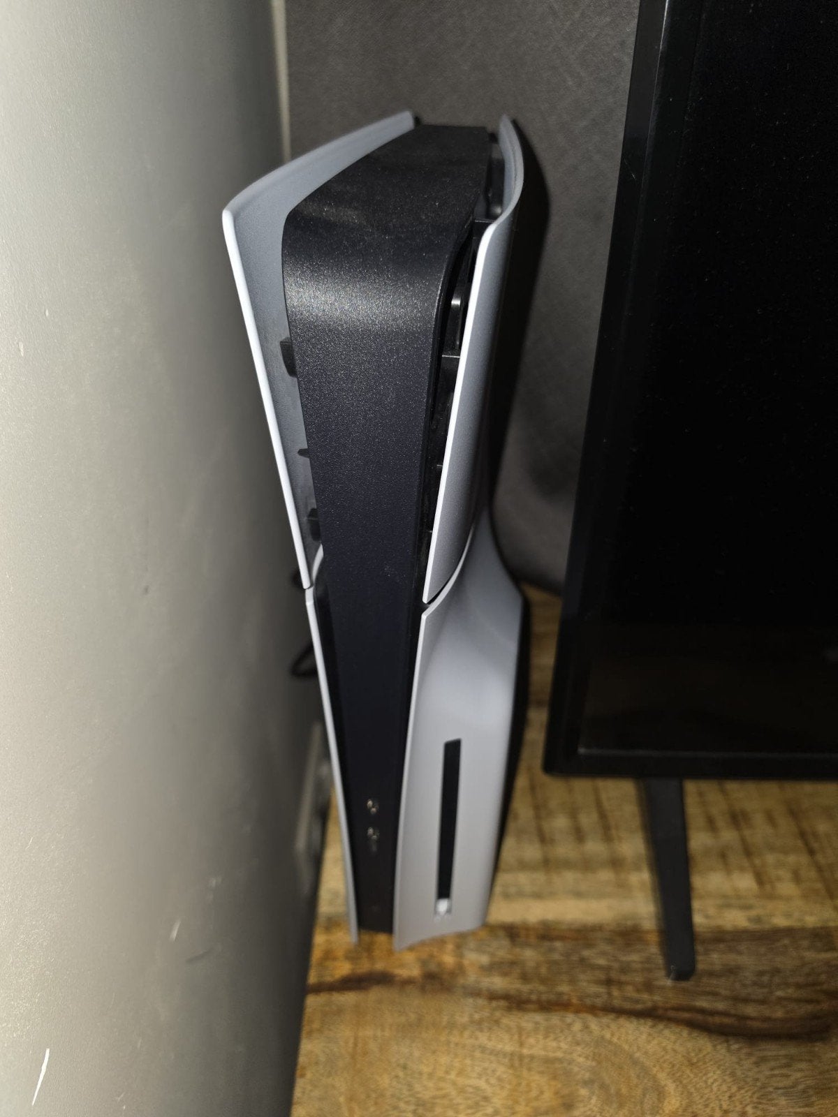 PlayStation 5 Disc Edition met 2 controllers en 4 games, 2 spelers, Zo goed als nieuw, Eén computer, Vanaf 16 jaar