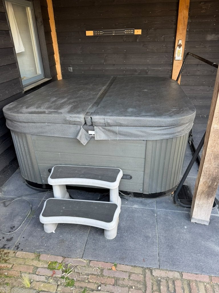 Passion Blackpool jacuzzi met cover, lift en trapje incl bon, Ophalen, Gebruikt, Afdekzeil, Vast