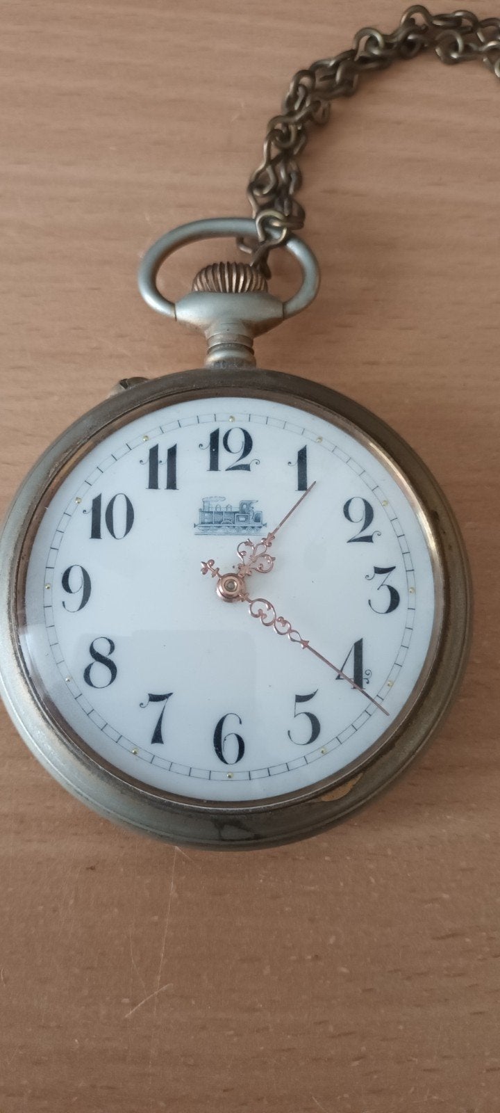 Antiek Zakhorloge met Trein Gravure en Ketting, Overige merken, Overige materialen, Zakhorloge, Ophalen of Verzenden