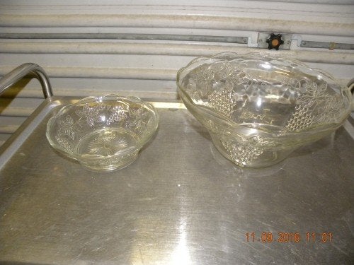 Fruitschalen van bewerkt en gedecoreerd glas, 2 stuks, Ophalen of Verzenden, 'T Olde Gre-j, Info@toldegrej.nl, Endepoelstraat 20f Didam