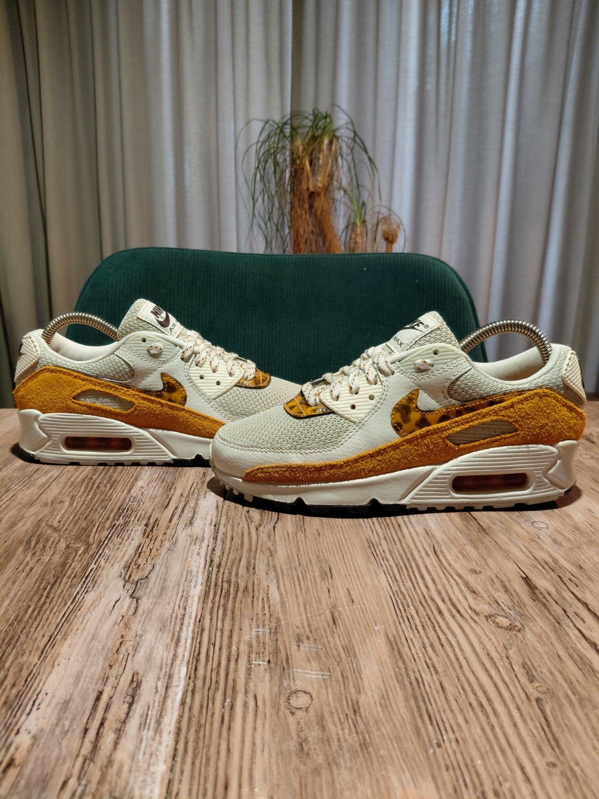 Nike Air Max 90 Special Edition 'Tortoise Shell' Size 37,5, Wit, Nike, Ophalen of Verzenden, Sneakers of Gympen
