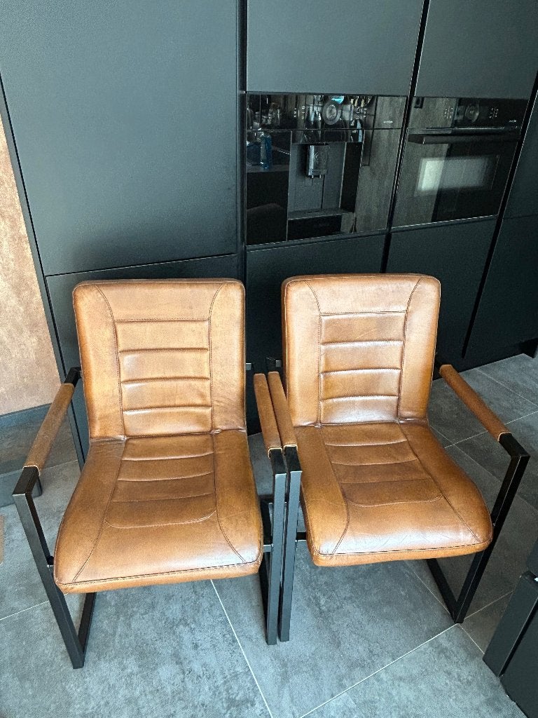 2 eetkamerstoelen z.g.a.n moeten weg, Ophalen, Twee, Bruin, Zo goed als nieuw