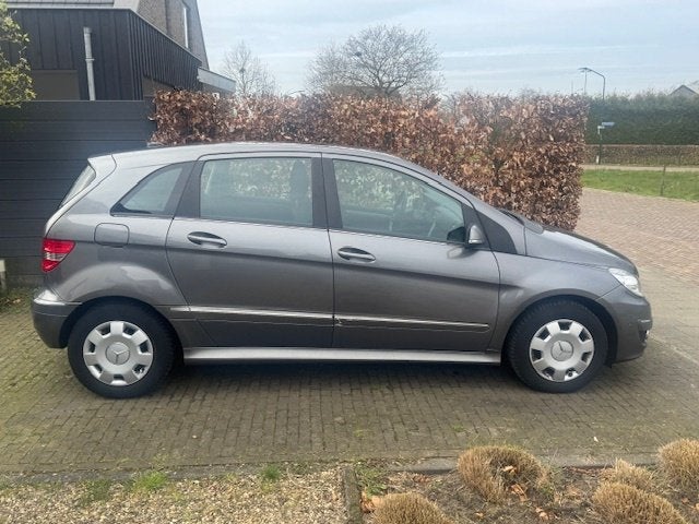 Mercedes-Benz B-Klasse 1.7 B180 116PK 2009 Grijs Automaat, Auto's, Mercedes-Benz, Stof, Zwart, 4 cilinders, 116 pk