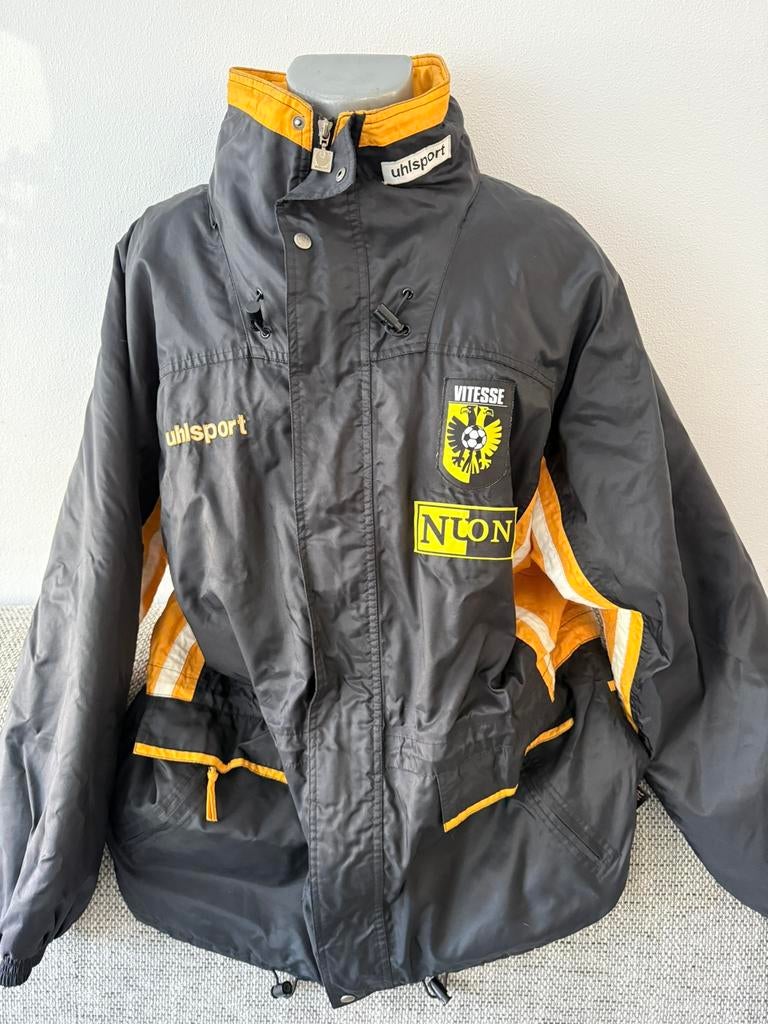 Vintage coachjas Vitesse Nuon Uhlsport XL, Verzamelen, Ophalen of Verzenden, Gebruikt, Vitesse, Shirt