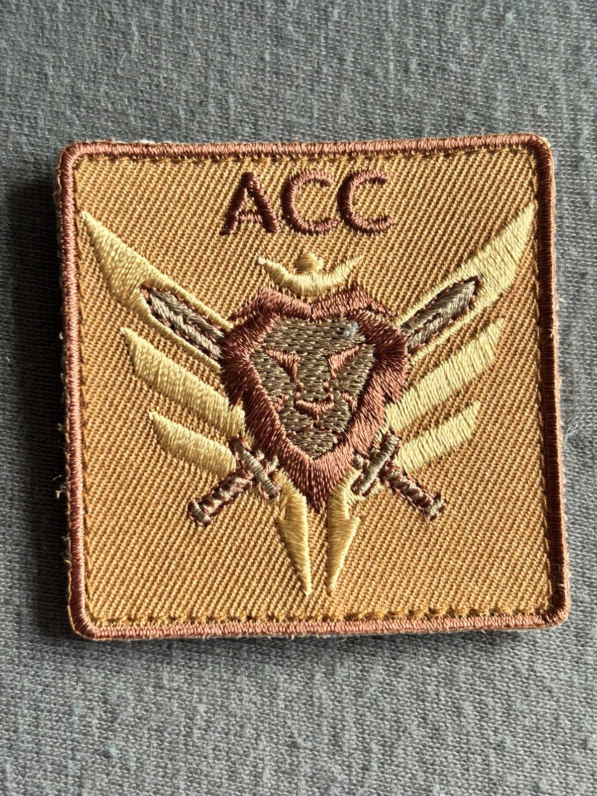 5x5 desert embleem ACC klu, Verzenden, Luchtmacht, Nederland, Embleem of Badge