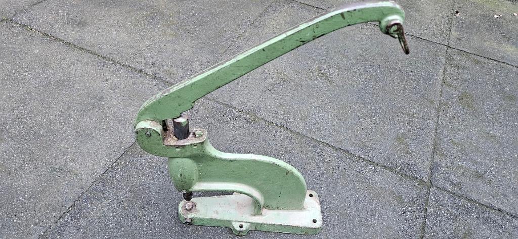 Zware gietijzeren pers voor schoenmaker of metaalbewerker, Antiek en Kunst, Antiek | Gereedschap en Instrumenten, Ophalen