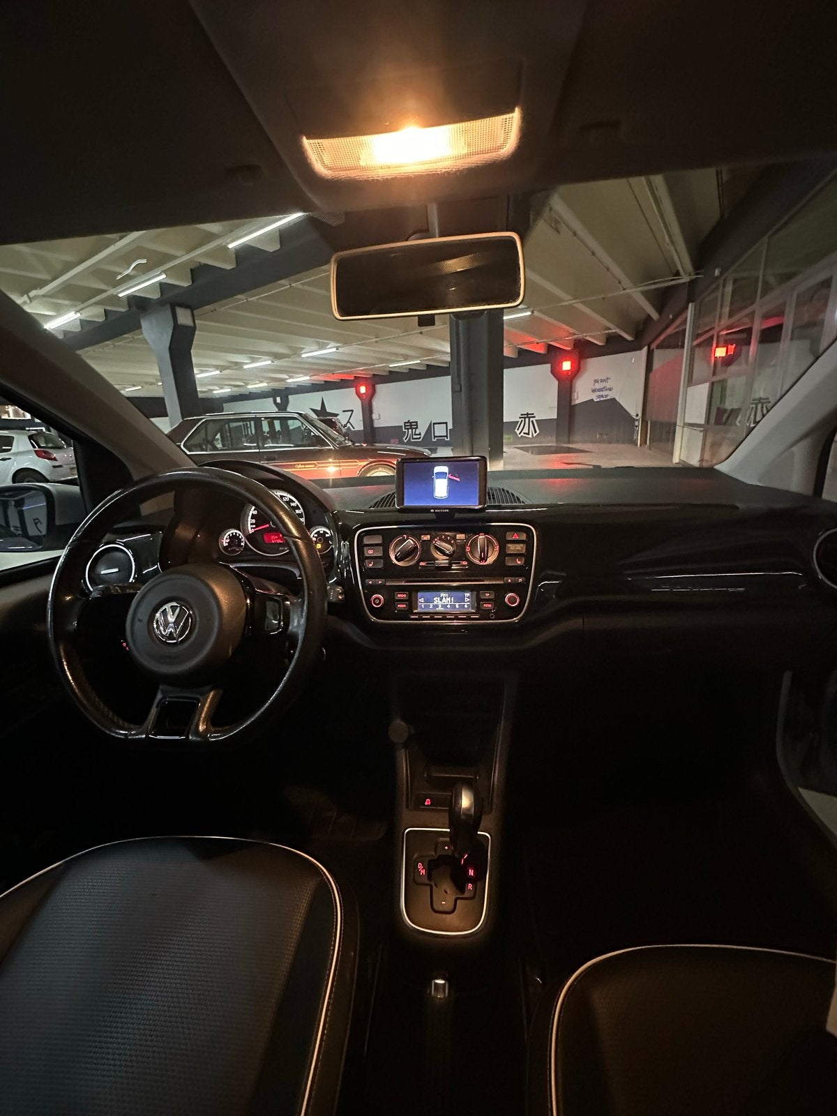 Foto 6 van Volkswagen up! 1.0 55KW AUT 2012 Grijs