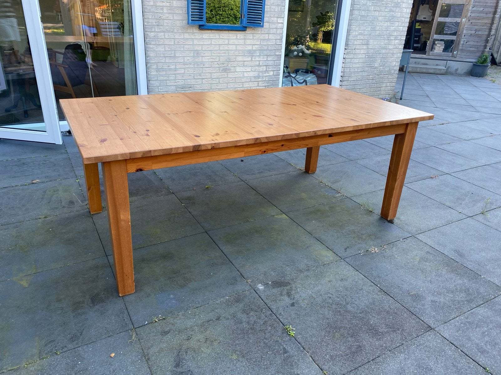 Uitschuifbare eettafel van massief grenenhout