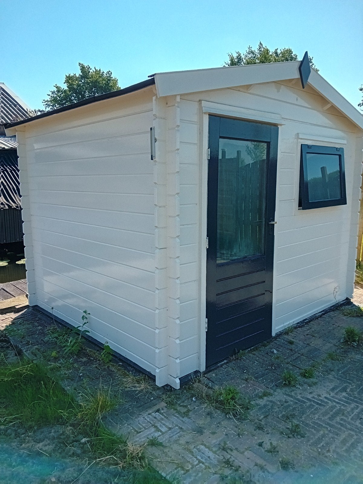 +_60m2 terras stenen en tuinhuisje 2.50x2.90, Ophalen, Gebruikt, Tuinhuis, 1 raam