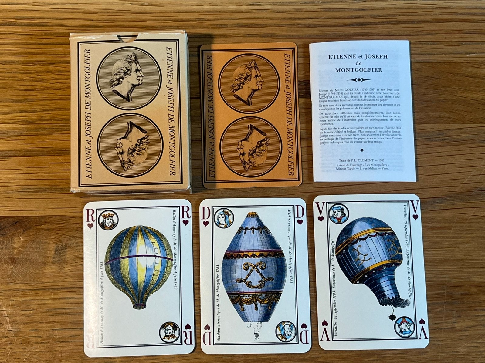 Grimaud speelkaarten Les Montgolfières 1783–1983 + boekje, Verzenden, Zo goed als nieuw, Speelkaart(en)