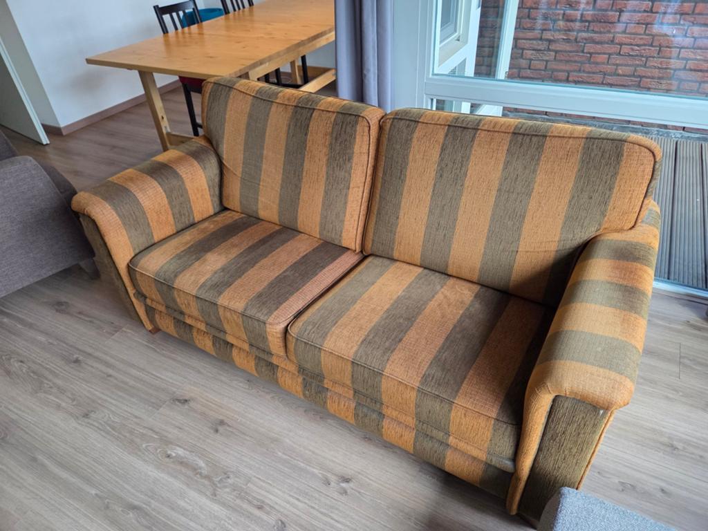 Comfortabele gestreepte tweezitsbank, Ophalen, Gebruikt, 150 tot 200 cm, Tweepersoons