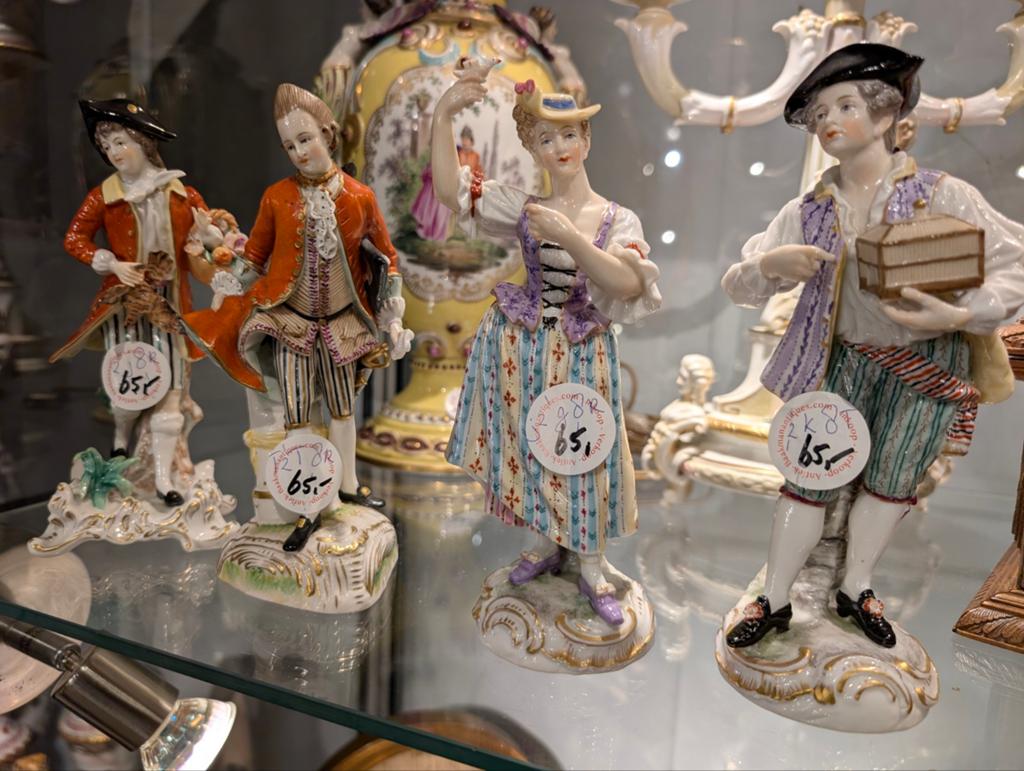 4 antieke beeldjes.    Altijd wisselend assortiment, Antiek en Kunst, Ophalen