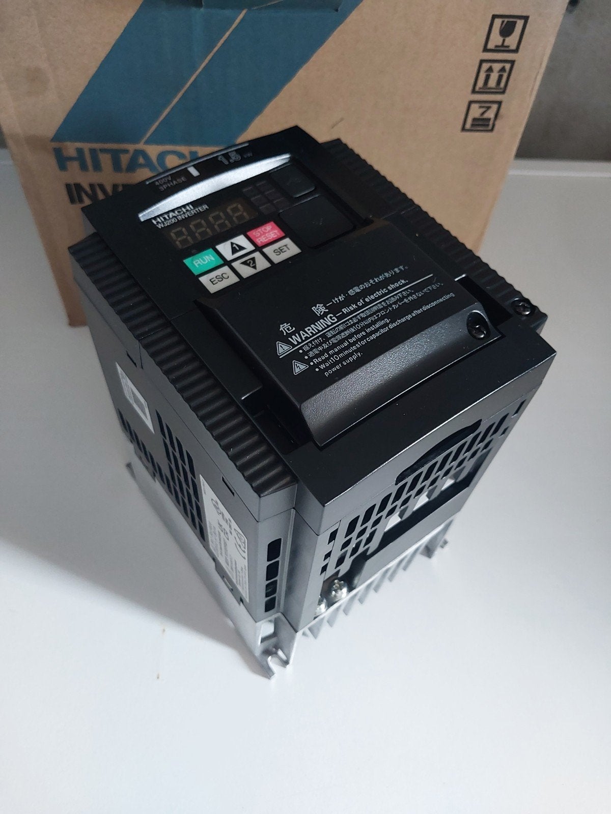 Hitachi frequentieregelaar 1,5kW, Verzenden, Nieuw