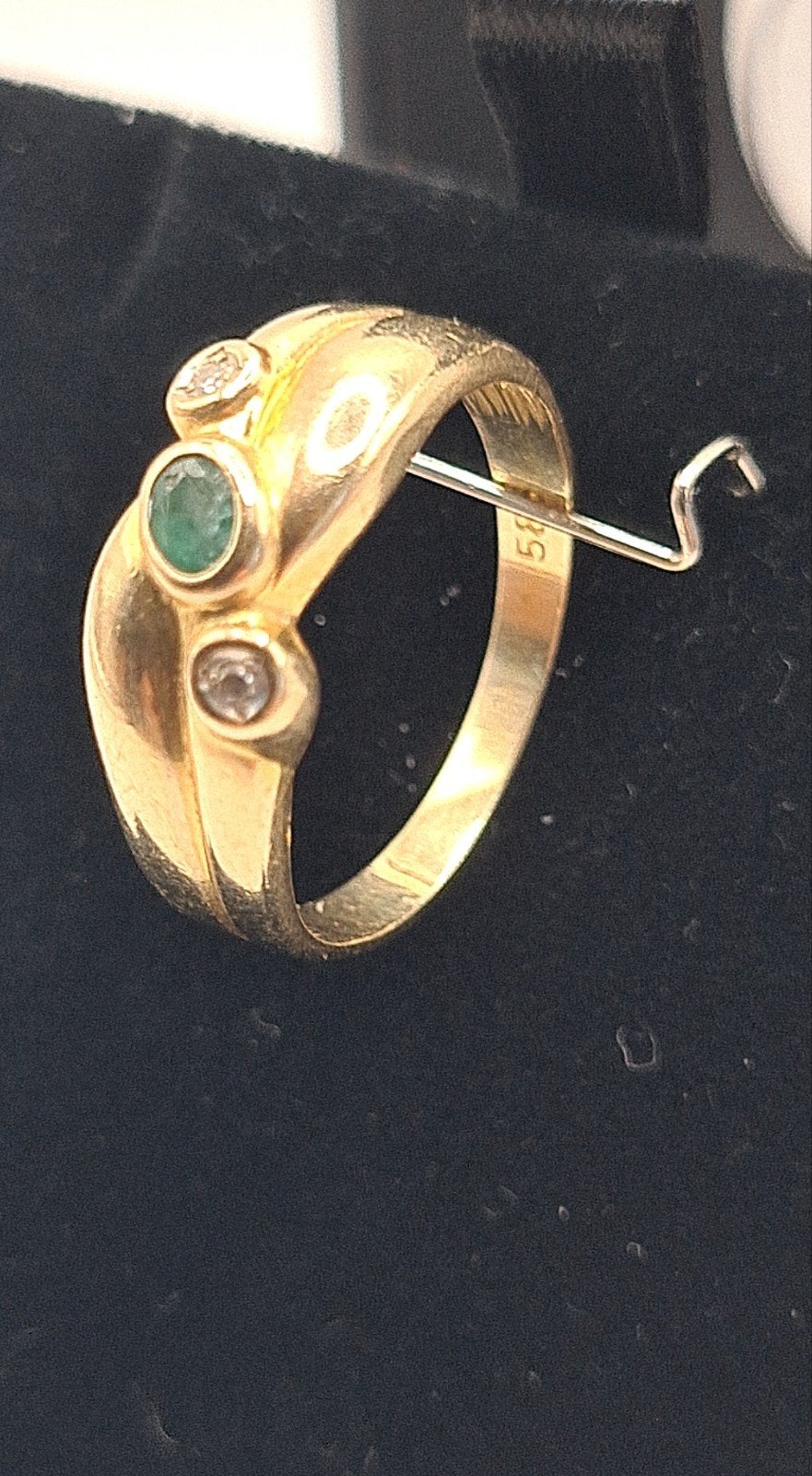 14k gouden ring met smaragd en diamanten, Ophalen of Verzenden, Zo goed als nieuw, 17 tot 18, Dame