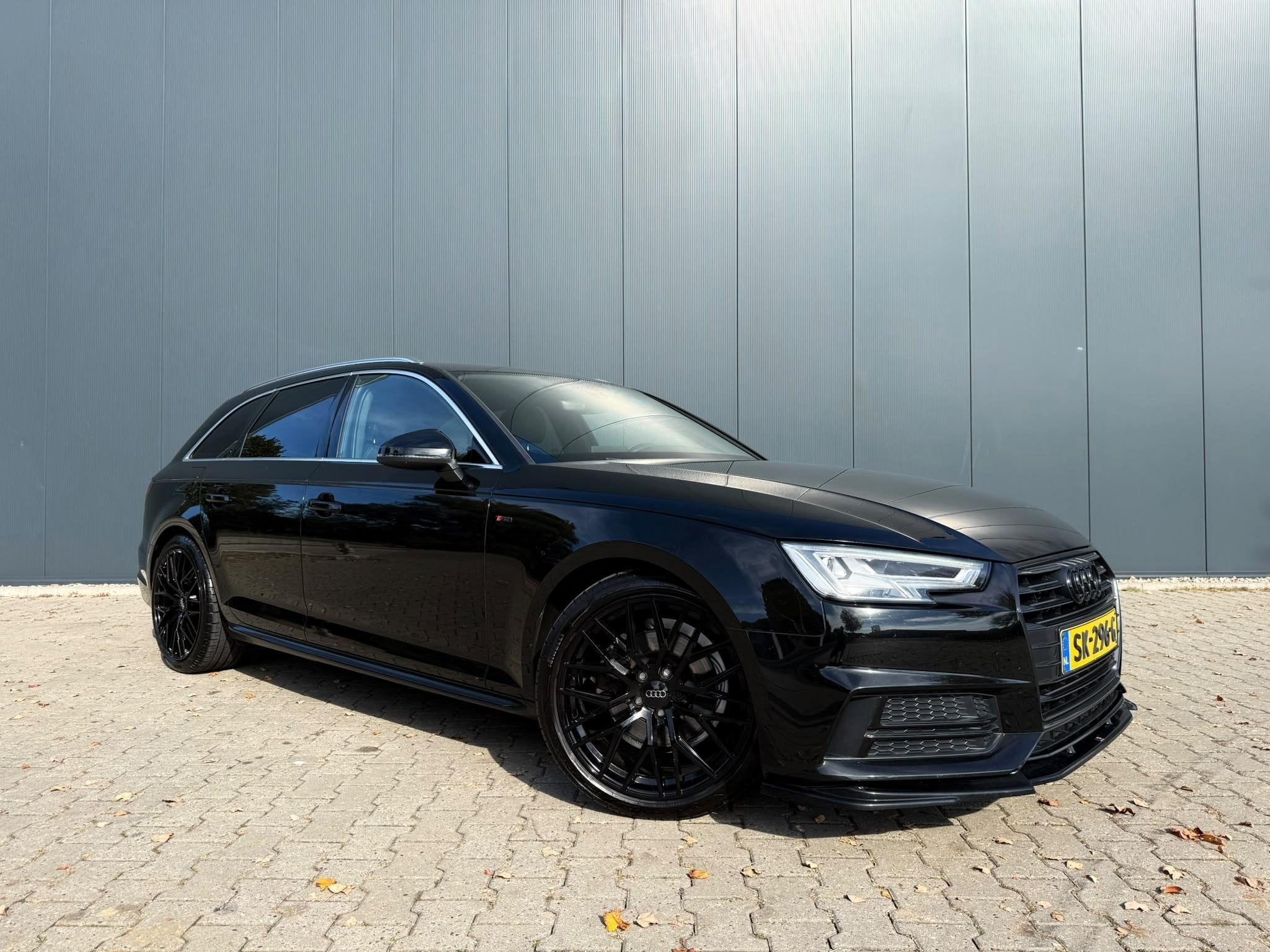 Foto 12 van Audi A4 Avant 1.4 TFSI Sport S line edition navi / 19 inch l
