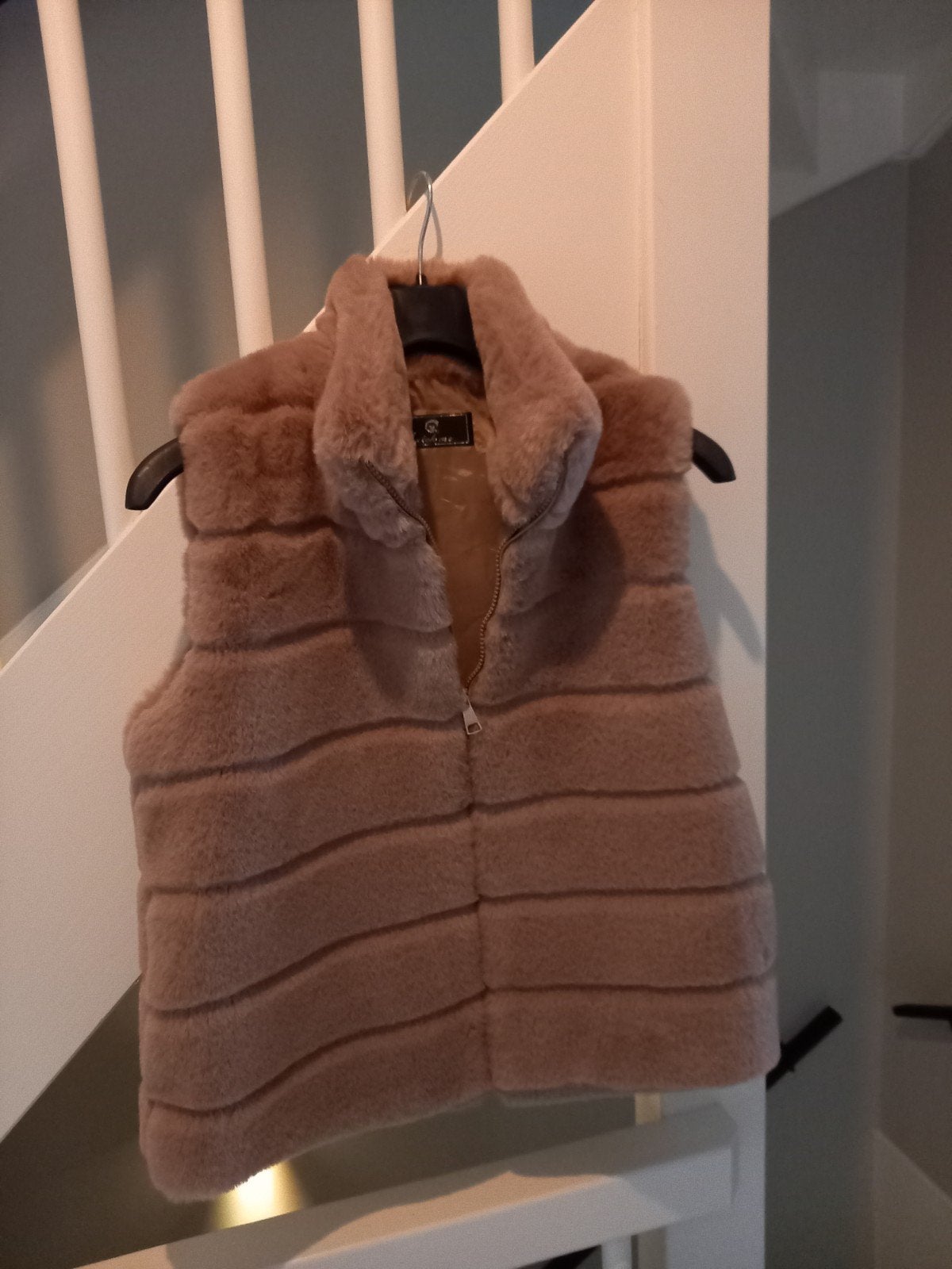 NIEUWE bodywarmer imitatiebont (1 maat), Kleding | Dames, Maat 38/40 (M), Bruin, Nieuw, Ophalen of Verzenden