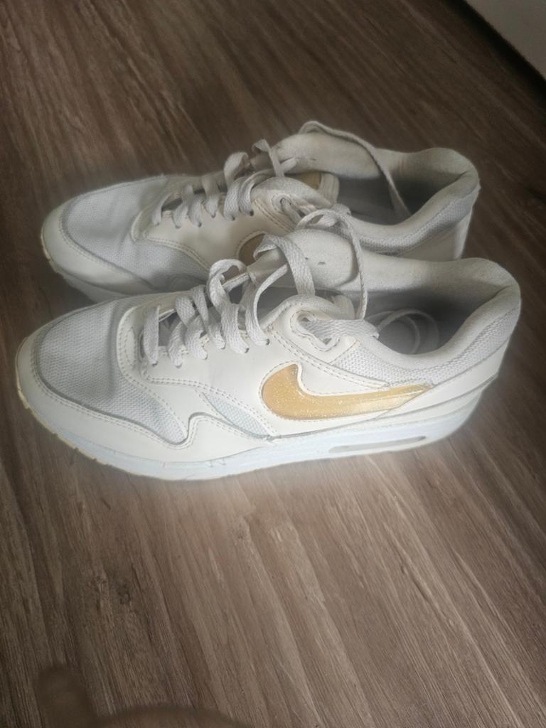 Schoenen, Kleding | Dames, Schoenen, Ophalen of Verzenden, Zo goed als nieuw, Sneakers of Gympen