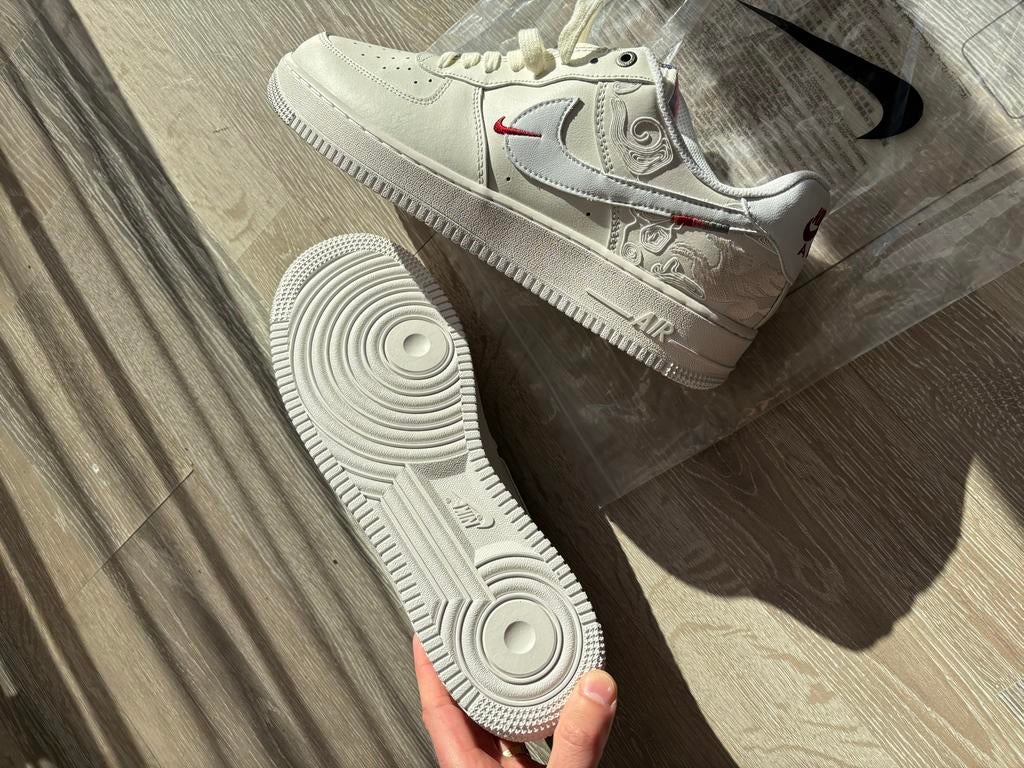 Nike Air Force 1 Low 'Year of the Dragon' (2024) MT45, Ophalen of Verzenden, Nieuw, Wit, Sneakers of Gympen