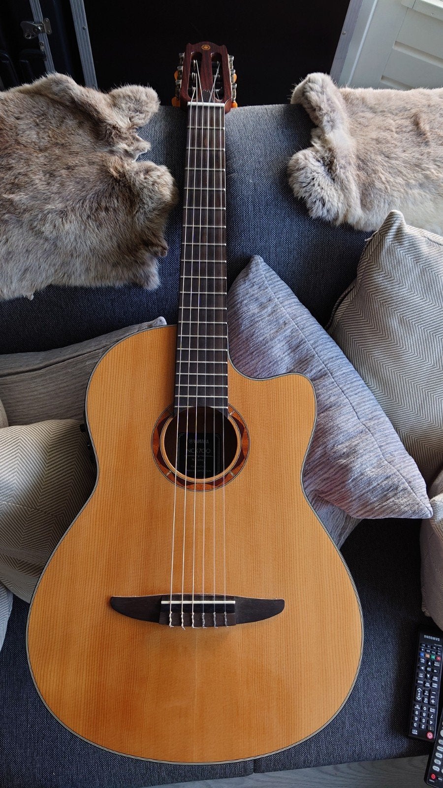 Yamaha NCX700 semi-akoestische klassieke gitaar Solid top, Ophalen of Verzenden, Zo goed als nieuw, Klassieke of Spaanse gitaar