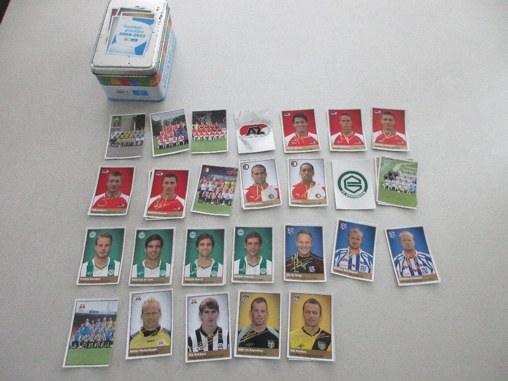 71 stuks voetbalplaatjes 2009-2010 en bewaarblik, Verzamelen, Supermarktacties, Albert Heijn, Ophalen of Verzenden