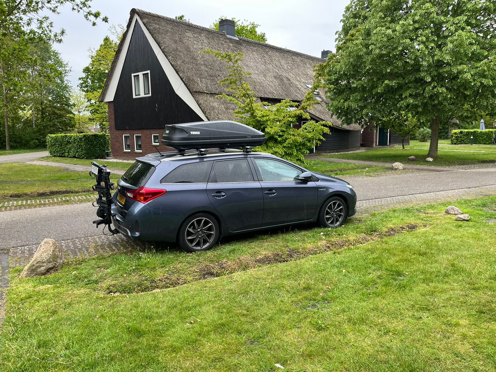 Te huur: Thule Outpace 3 fietsendrager - gloednieuw!, Ophalen, 3 fietsen of meer, Zo goed als nieuw, Trekhaakdrager