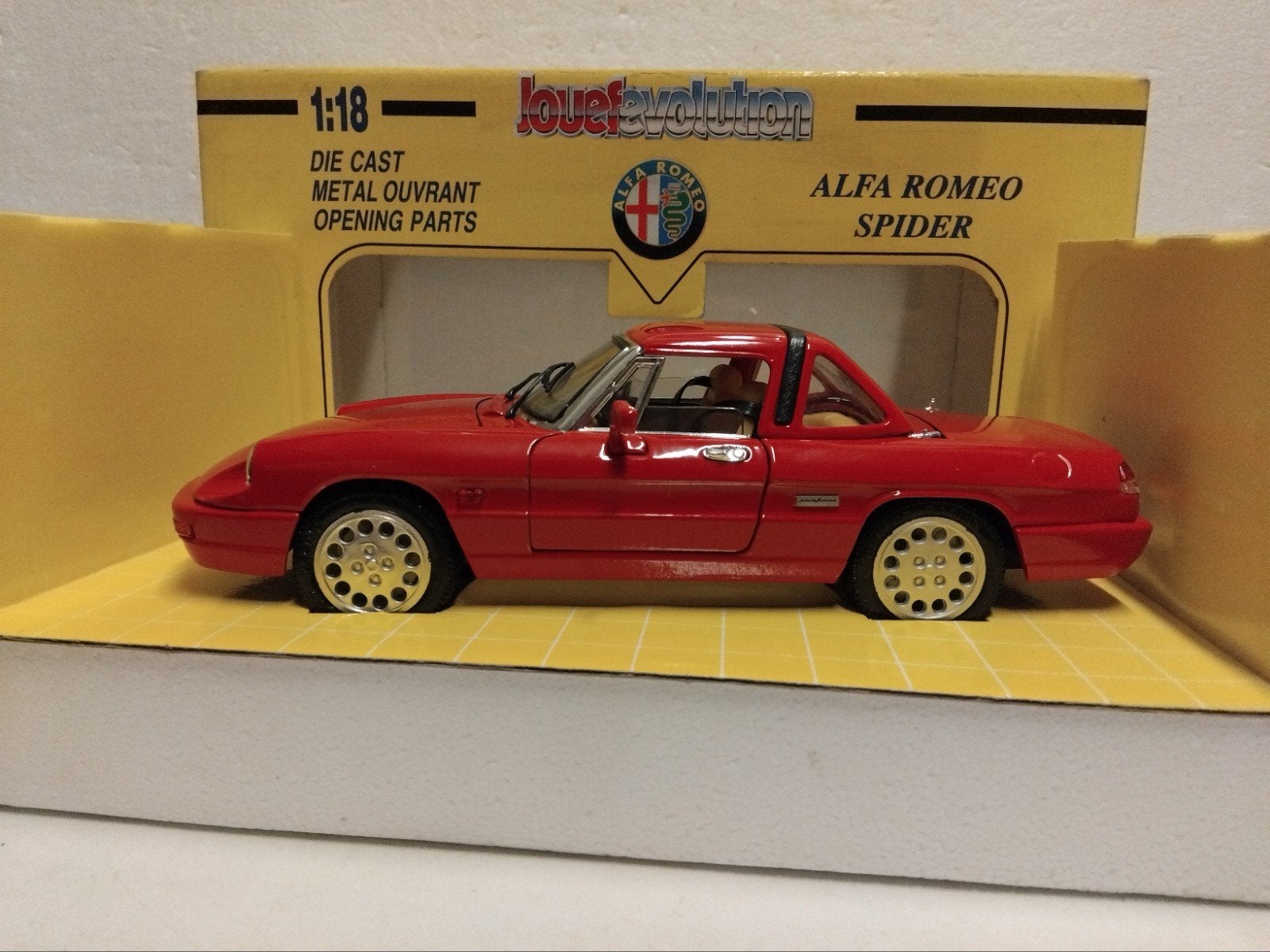 Alfa Romeo Spider hard top closed rood Jouef Revell 1:18 KRD, Ophalen of Verzenden, Zo goed als nieuw, Auto, Revell