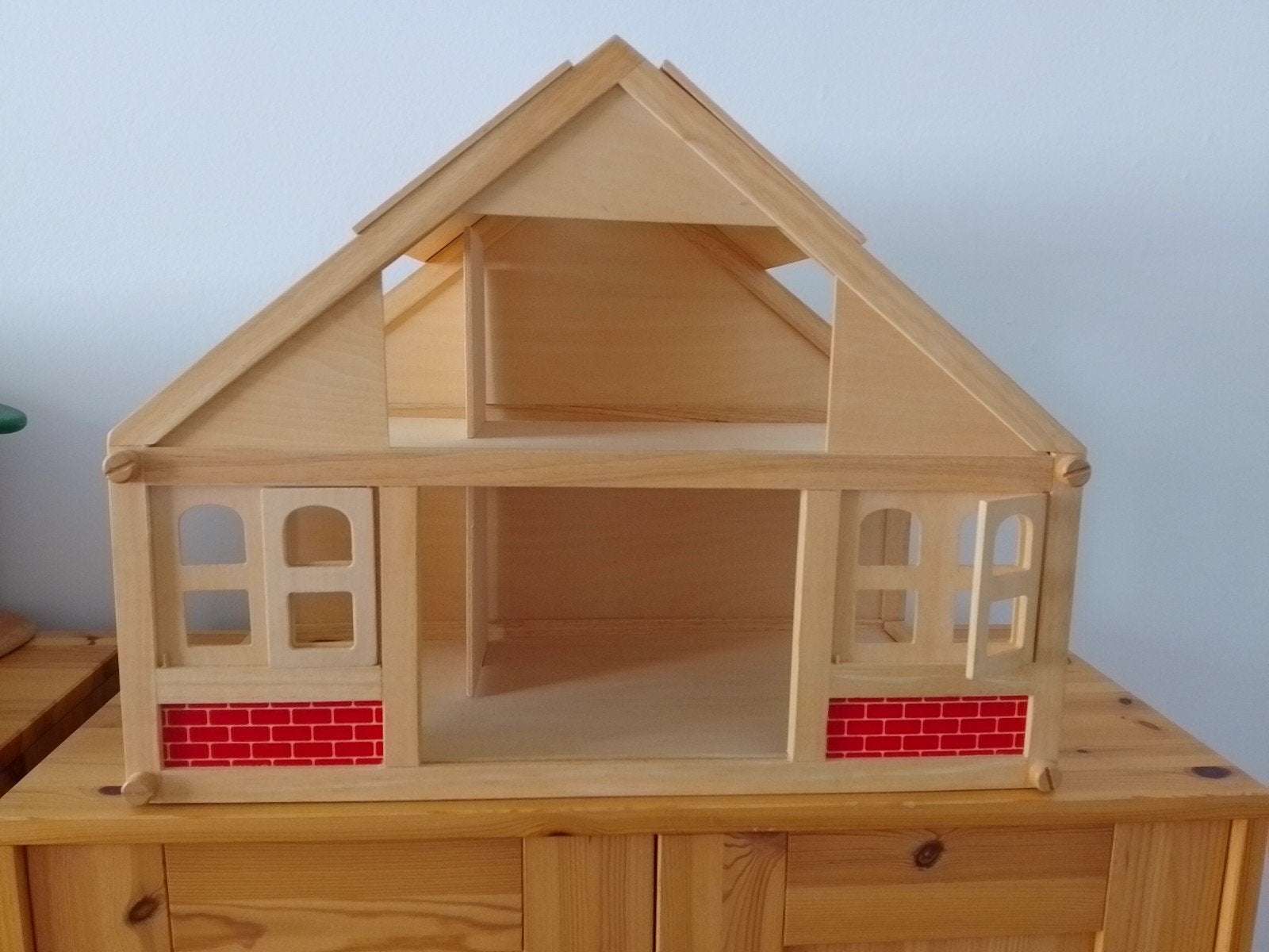 Poppenhuis met meubeltjes en 5 poppetjes, Kinderen en Baby's, Speelgoed | Poppenhuizen, Ophalen, Gebruikt, Poppenhuis
