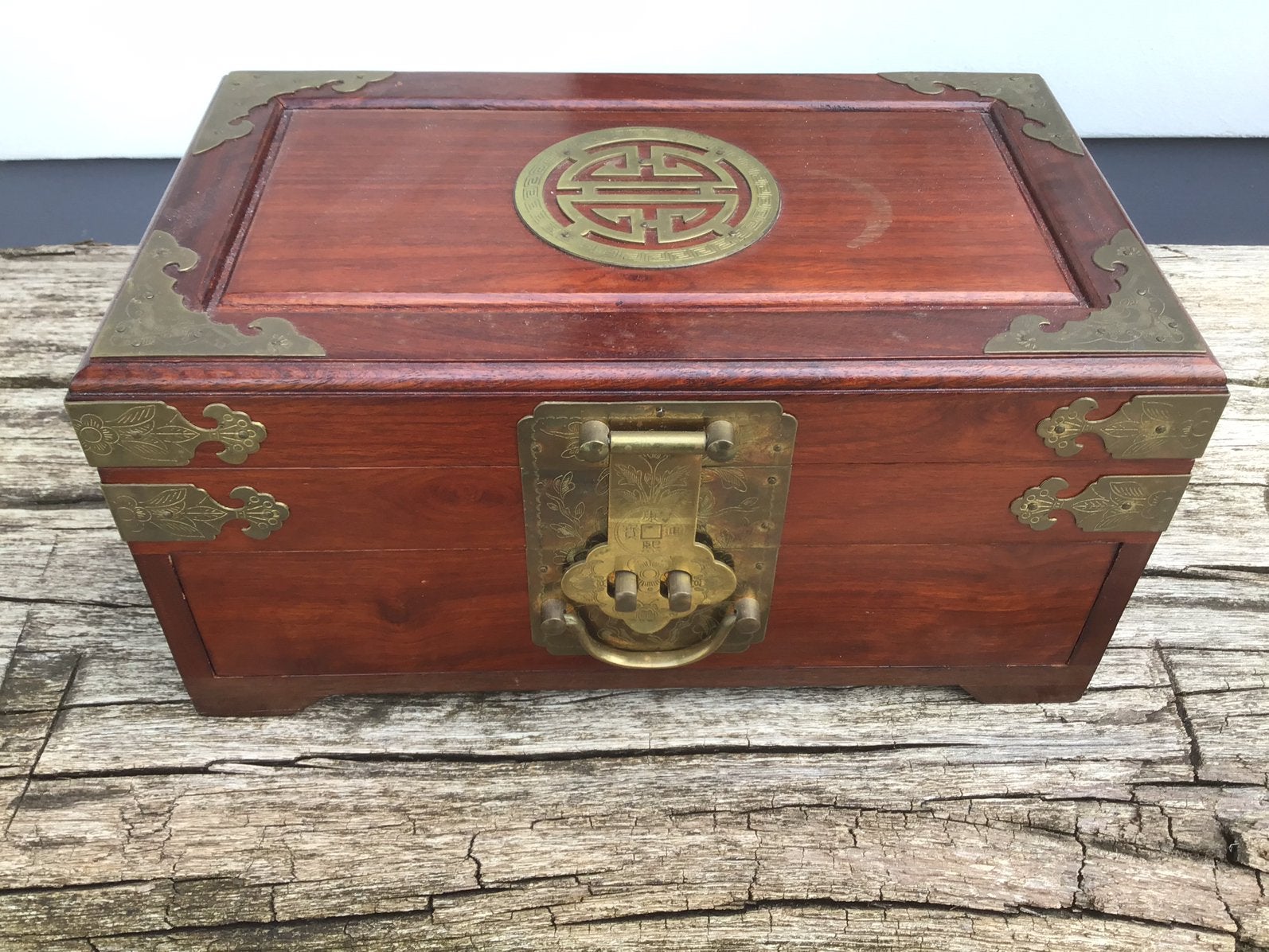 Grote Oosterse houten sieradenkist - gele binnenzijde, Ophalen of Verzenden, Zo goed als nieuw, Minder dan 50 cm