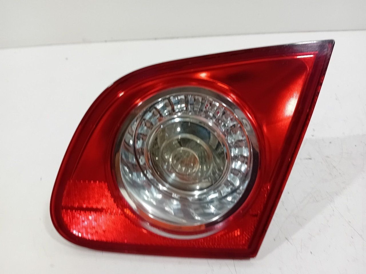 Achterlicht kofferdeksel achterklep rechts Volkswagen Passat, Auto-onderdelen, Verlichting, Onderdelen@venauto.nl, Van der Ven Autorecycling B.V.