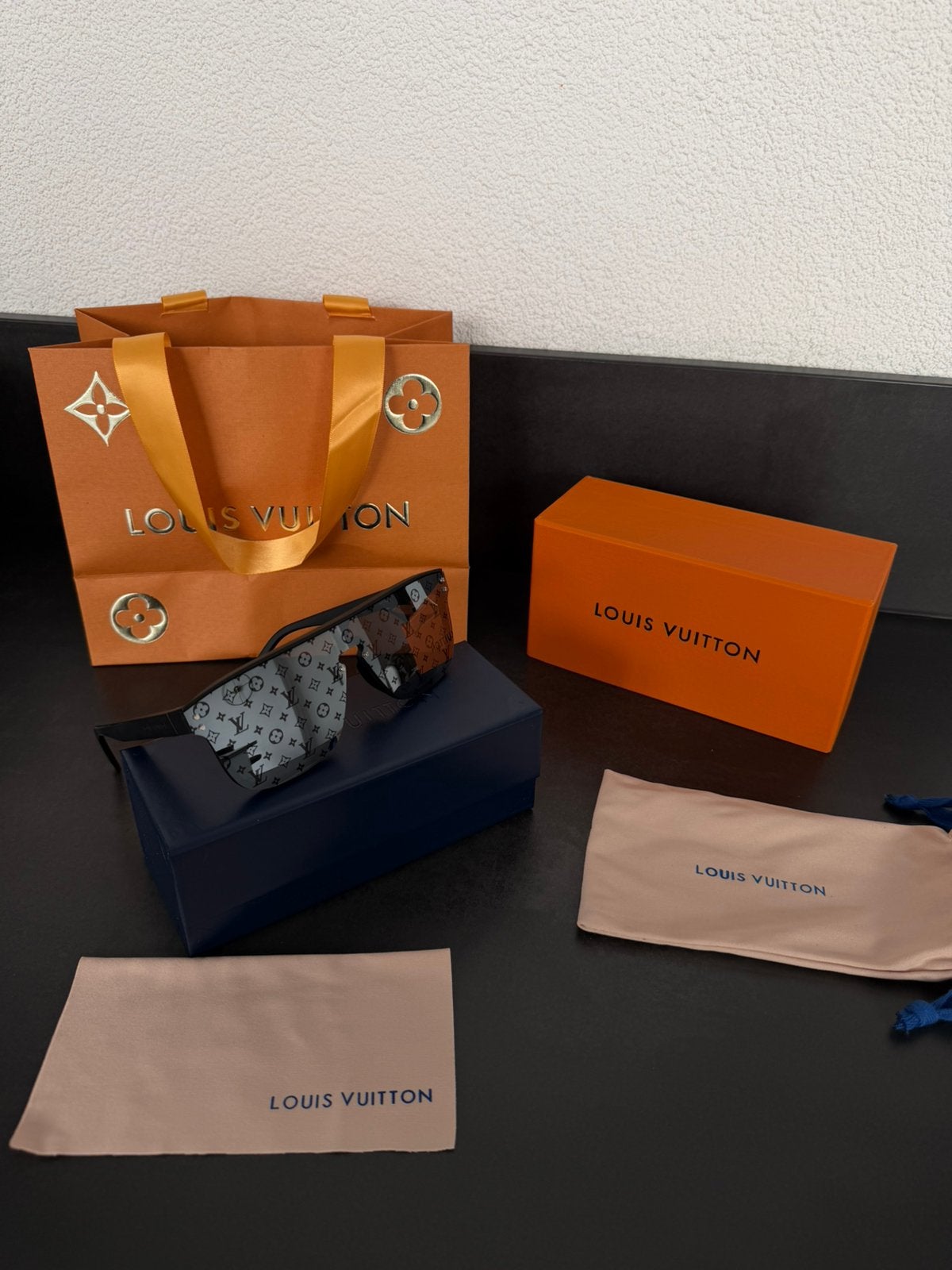 Louis vuitton zonnebril glasses zwart, Ophalen of Verzenden, Zo goed als nieuw, Zwart, Overige merken
