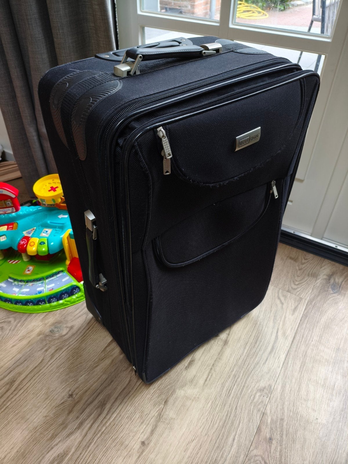 Grote zwarte Blue Box koffer - 70x47x27cm, Ophalen, Wieltjes, Gebruikt, Hard kunststof