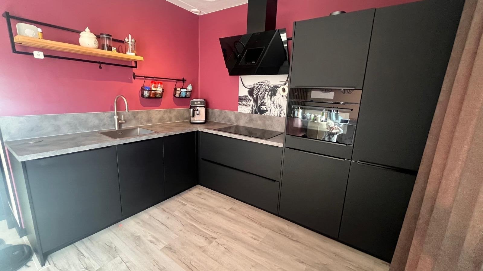 Moderne hoekkeuken met inbouwapparatuur - Zwart, Huis en Inrichting, Ophalen, Gebruikt, Overige materialen, Zwart
