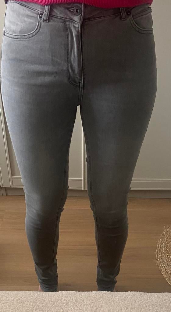 Als nieuw Supertrash jeans licht grijs maat M 38, Ophalen of Verzenden, Zo goed als nieuw, Grijs, W30 - W32 (confectie 38/40)