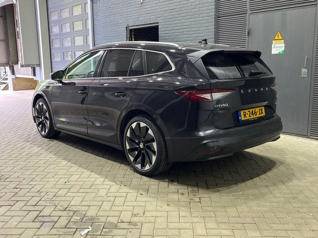 Skoda Enyaq iV 80 | Matrix LED | Camera | Stoel+Stuurverwarm, Auto's, Skoda, Achterwielaandrijving, Gebruikt, 80 kWh, Zwart