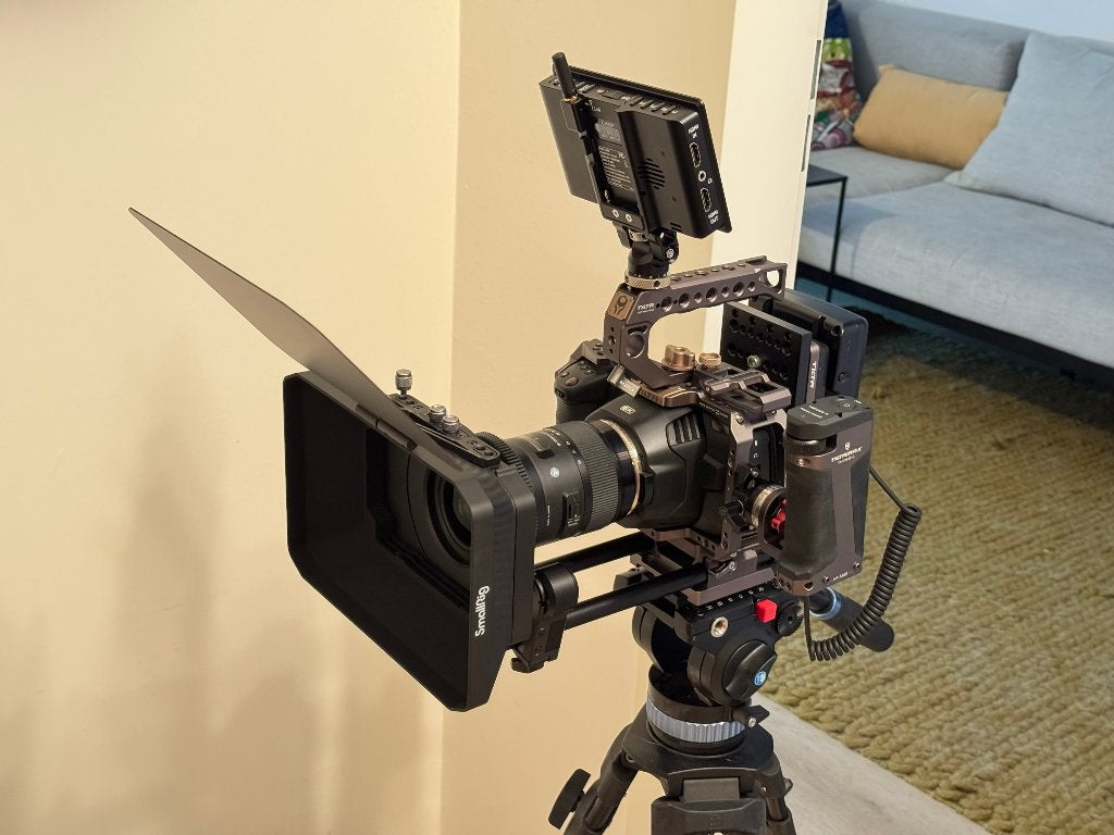 Blackmagic Cinema Camera 6K - Sigma 18–35 - complete filmkit, Overige soorten, Minder dan 8x, Zo goed als nieuw, Externe microfoon