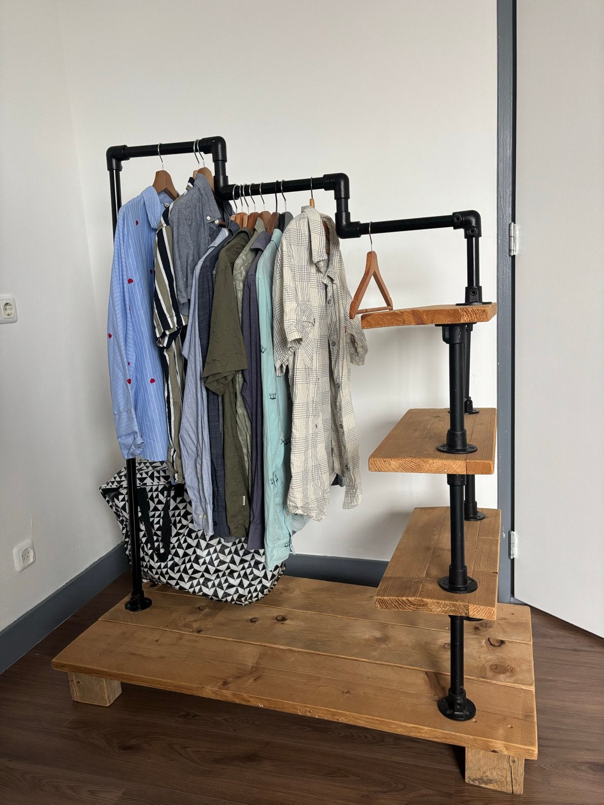 Kledingrek met planken - Industrieel design, Ophalen, Met plank(en), Gebruikt, 100 tot 150 cm