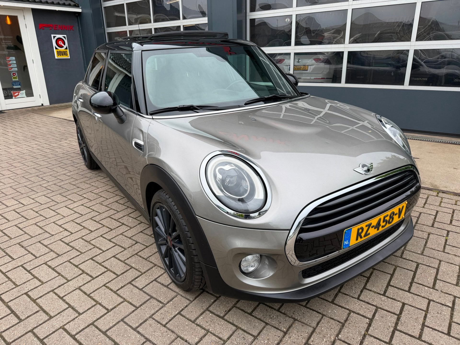 Mini Mini 1.5 Cooper Chili Serious Business / Works / Pano /, Auto's, 136 pk, Gebruikt, 49 €/maand, Bedrijf