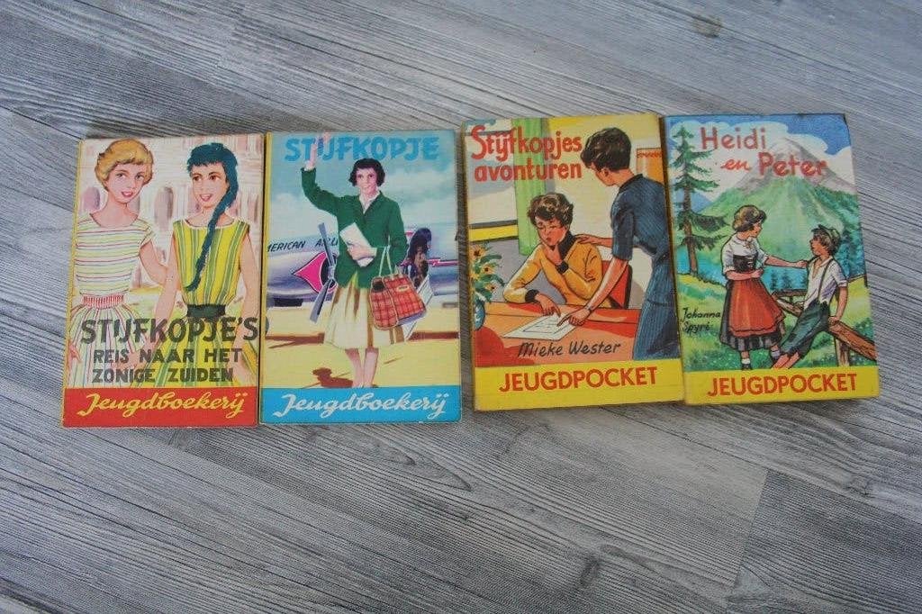 4 vintage stijfkopje jeugdpockets - meisjes boeken, Ophalen of Verzenden, Gelezen