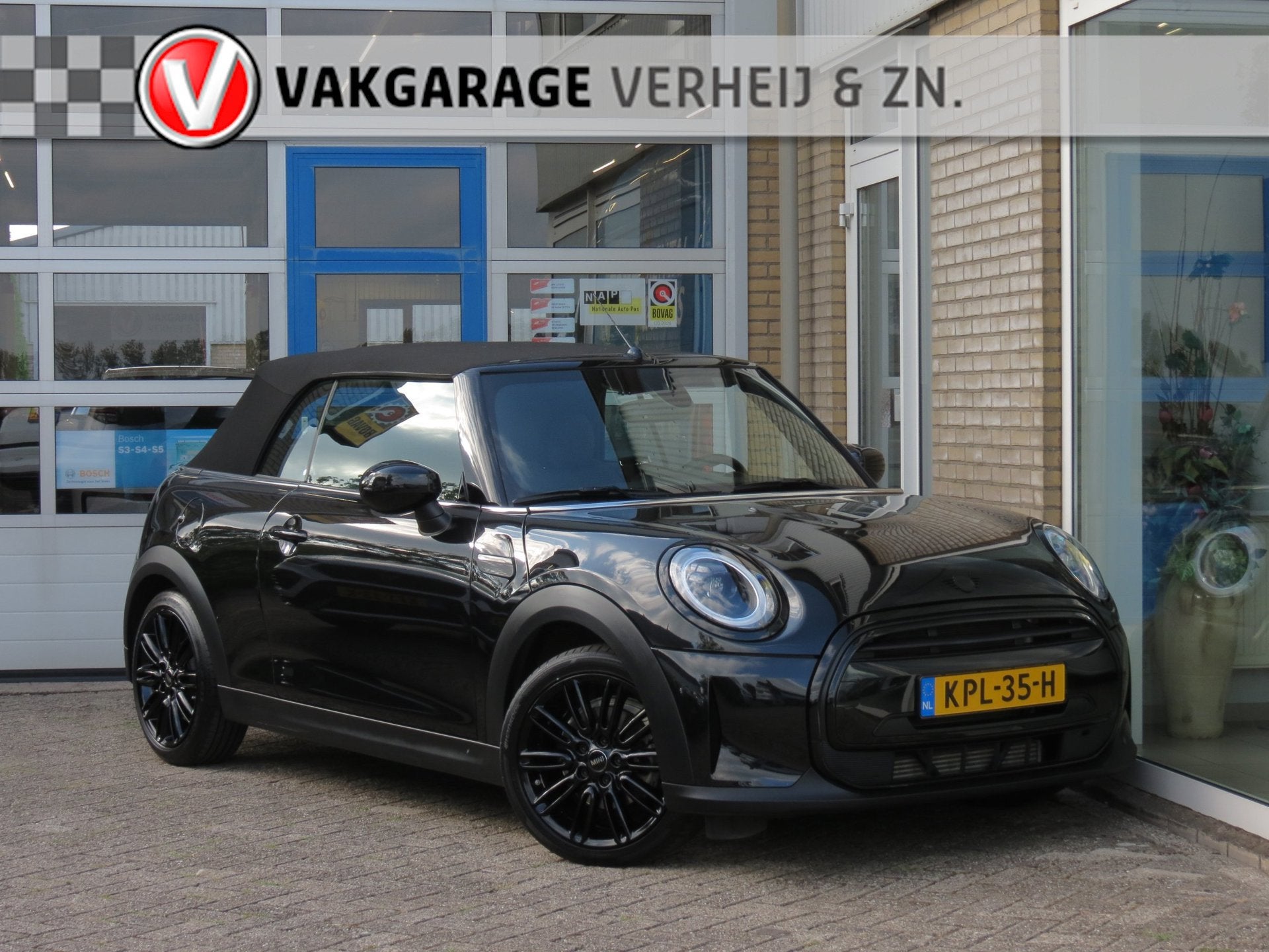 Mini Cabrio 1.5 Cooper BLACK Pack CarPlay|Stoel Verw.|Navi|C, Auto's, Mini, 136 pk, Gebruikt, Cabriolet, 4 stoelen