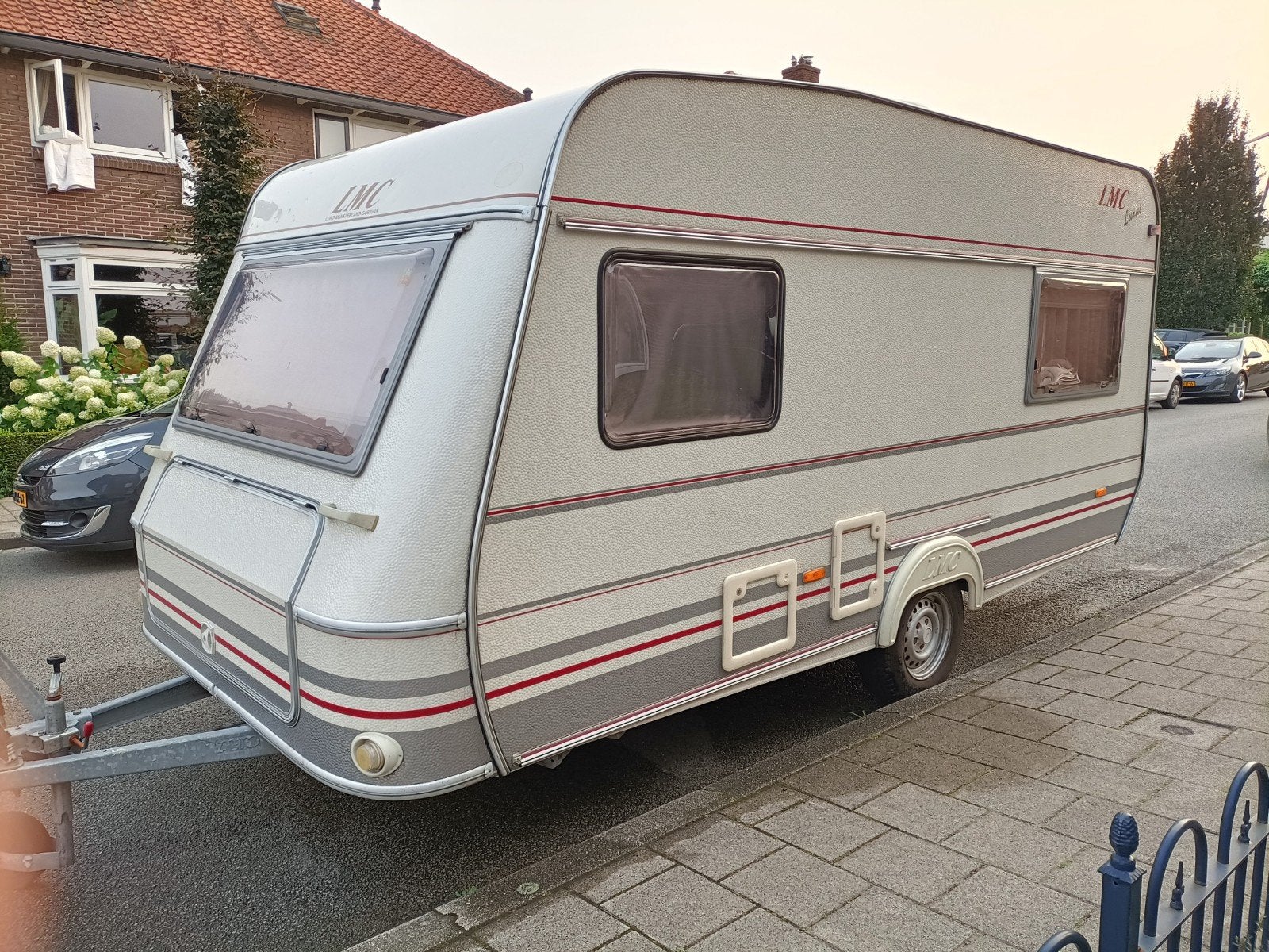Nette LMC luxus caravan. 1997. 4 persoons., Caravans en Kamperen, Rondzit, Koelkast, Particulier, Tot en met 4