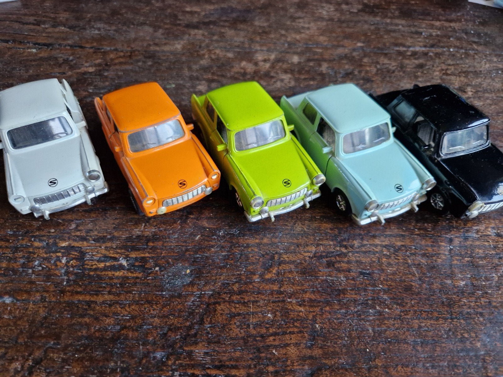 Metalen Trabantjes met terugtrekmotor - verschillende kleur, Ophalen of Verzenden, Gebruikt, Auto