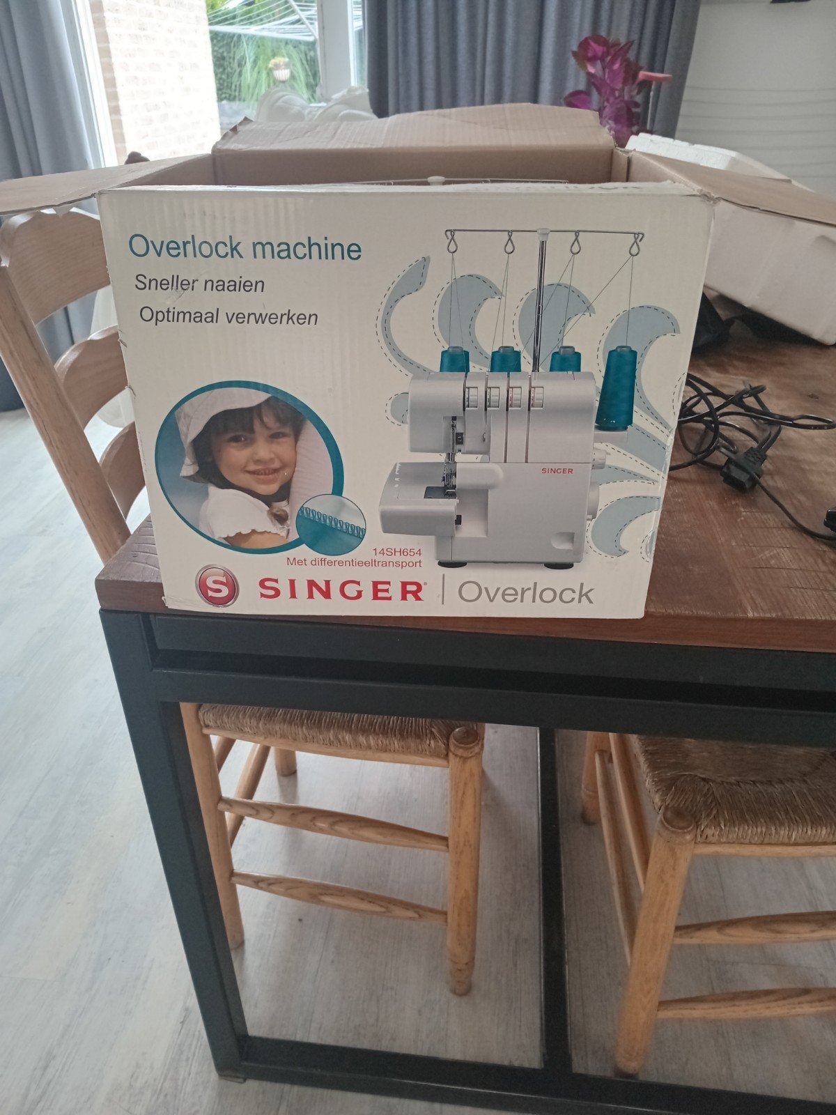 Singer Overlock 14SH654 - Bijna Nieuw, Ophalen of Verzenden, Zo goed als nieuw, Lockmachine, Singer