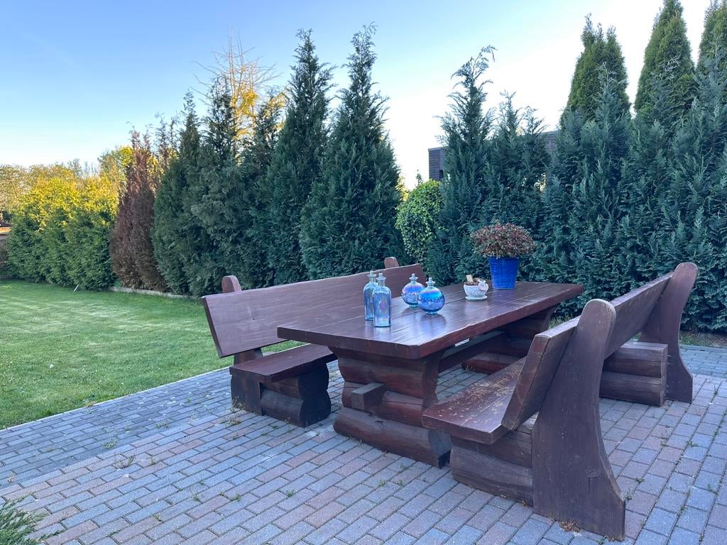Robuuste en oerdegelijke tuintafel met twee banken. Douglas, Tuin en Terras, Tuinsets en Loungesets, Ophalen of Verzenden, Gebruikt