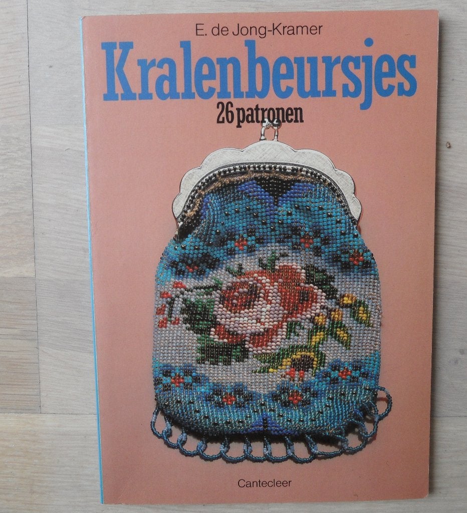 Kralen beursjes 26 patronen zie foto's, Hobby en Vrije tijd, Breien en Haken, Ophalen of Verzenden, Nieuw, Breien, Patroon of Boek