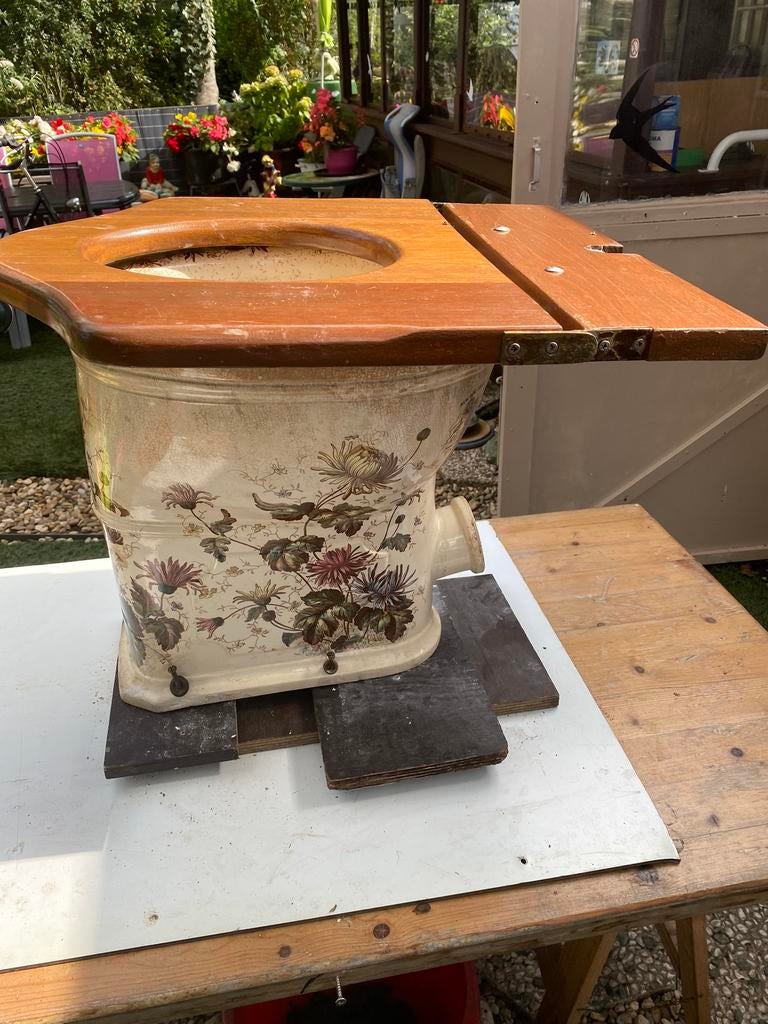 Antiek sanitair porseleinen wc pot in goede staat uit 1850, Ophalen