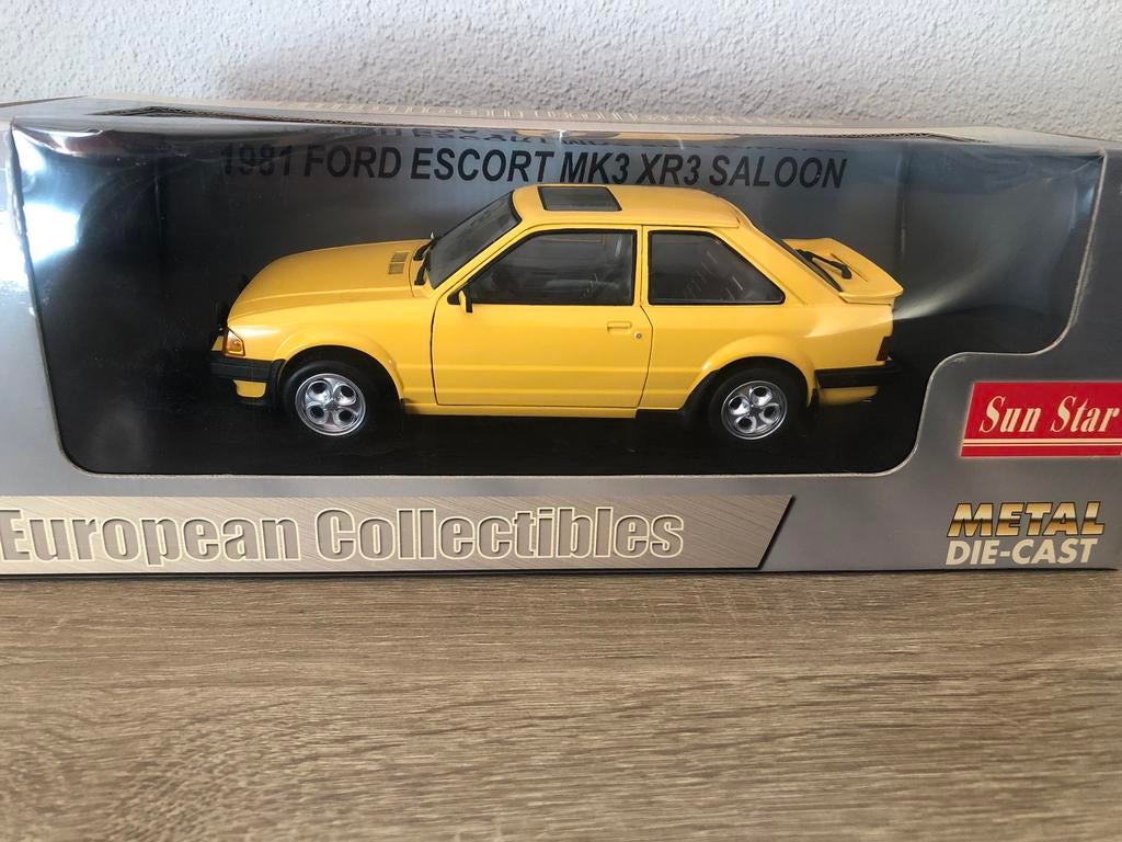 Sunstar 1/18 ford escort mk3 xr3 saloon uit 1981, Ophalen, Zo goed als nieuw, Auto, Sun Star