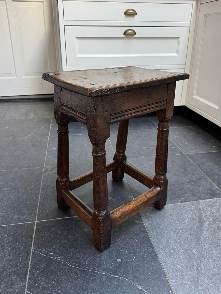 Antieke originele Engelse joint stool circa 1680, Antiek en Kunst, Antiek | Meubels | Stoelen en Banken, Ophalen